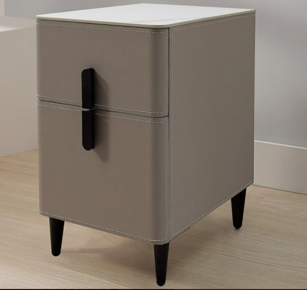 A28-02 柯納馬鞍皮床頭櫃