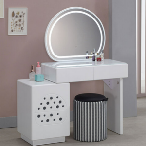 413-5 曼契妮伸縮玻璃鏡台 含椅 地面至桌面高度76.5公分 化妝椅:寬33深33高44公分 ⊙附1片活動隔板、 ⊙不分左右方向、