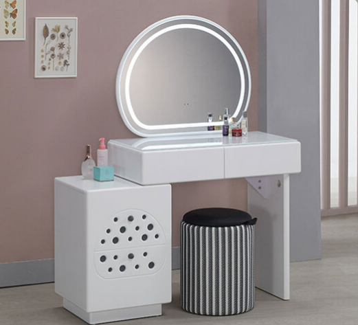 413-5 曼契妮伸縮玻璃鏡台 含椅 地面至桌面高度76.5公分 化妝椅:寬33深33高44公分 ⊙附1片活動隔板、 ⊙不分左右方向、