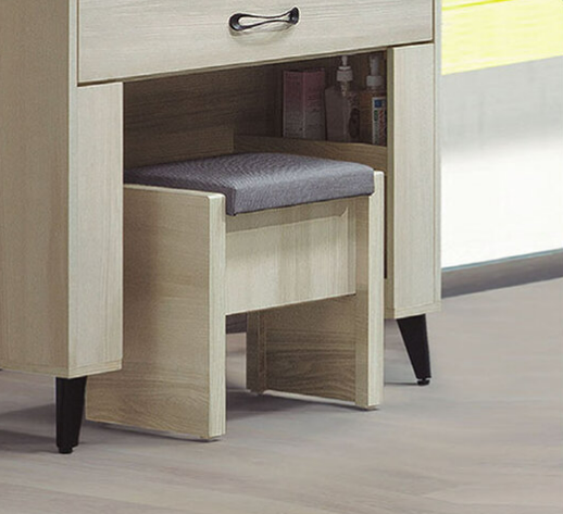 E85-9 庫洛瑪化妝椅