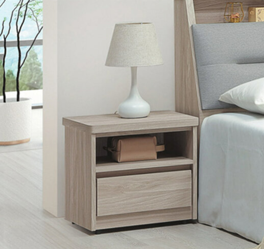 C531-3 雲杉床頭櫃